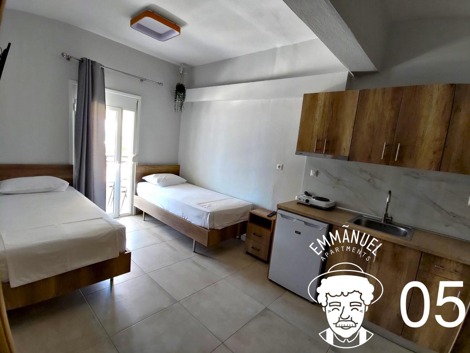 Emmanuel Apartments Paralía Екстериор снимка